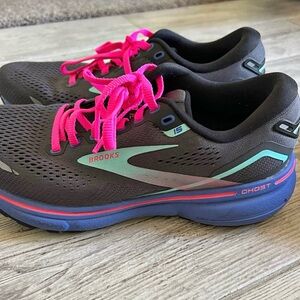 Brooks Women's Ghost 15 Athletic Shoes - Black and Pink